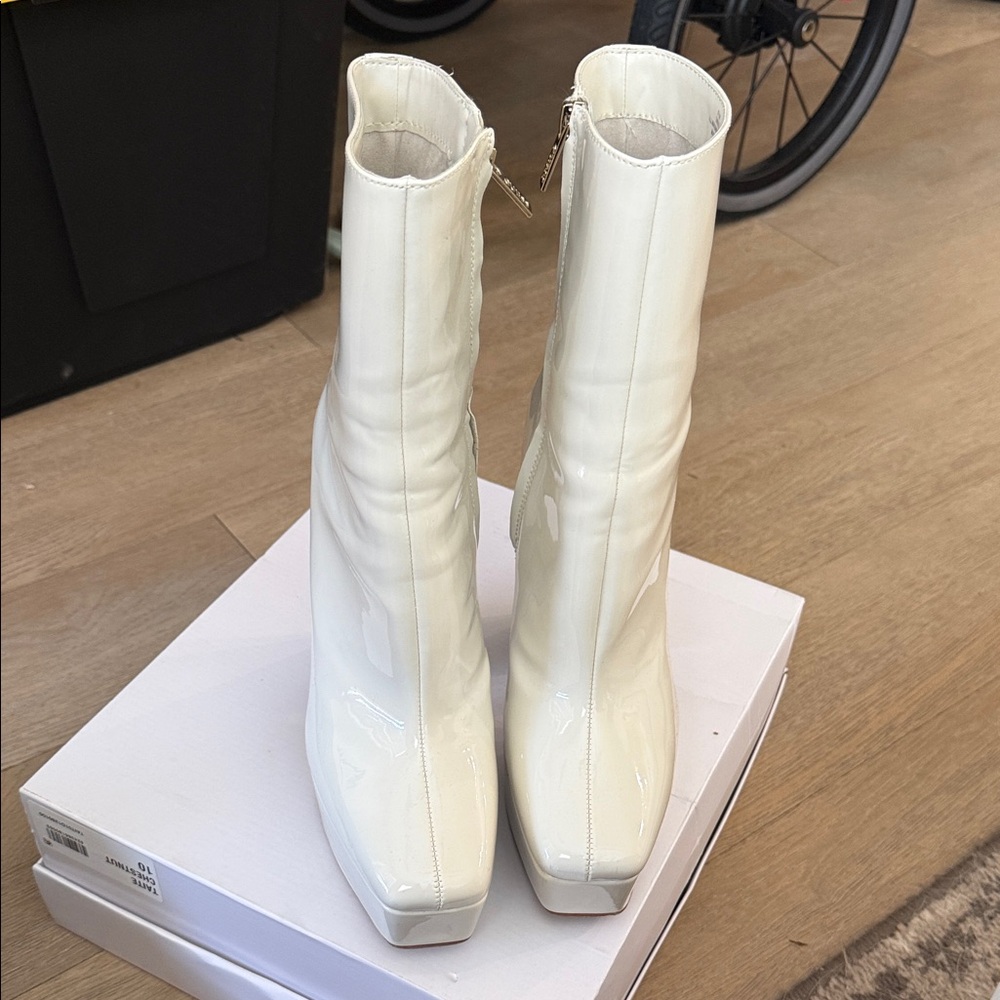 Guess White Boots - Picture 4 of 7